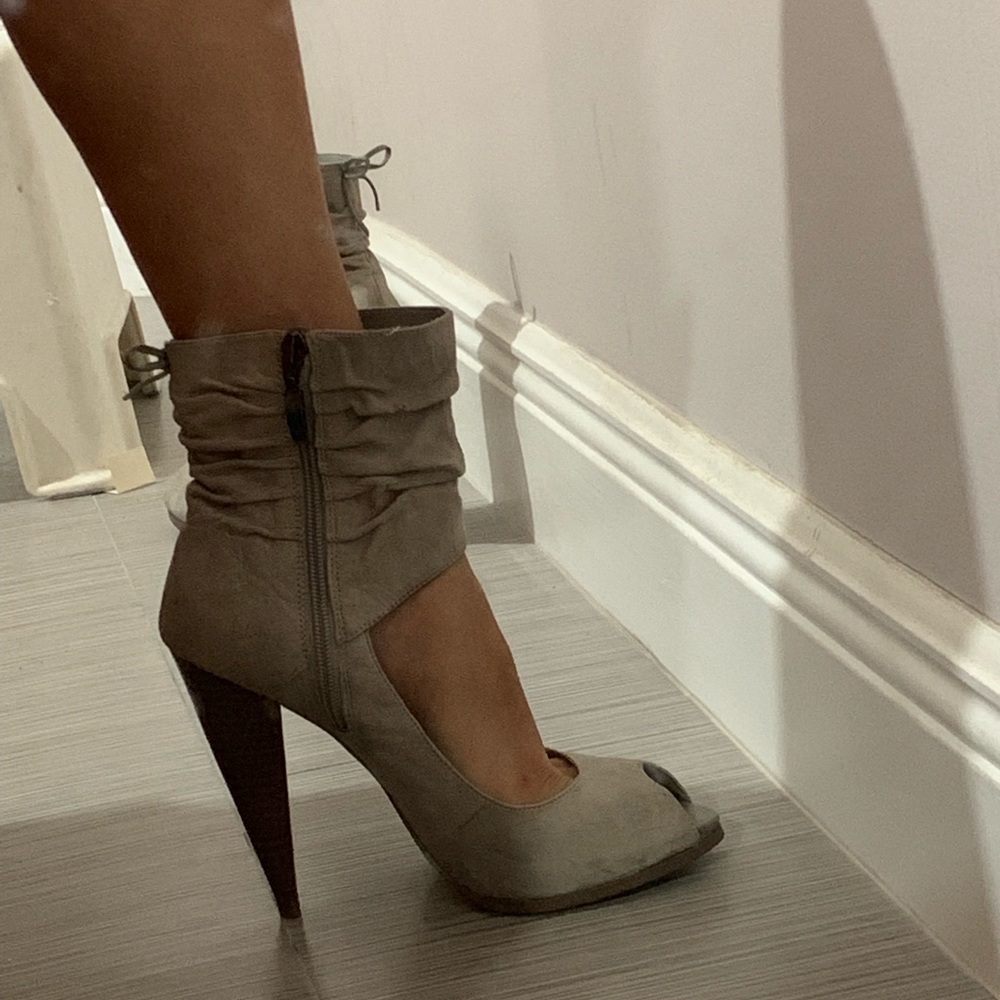 Leather Guess heels
